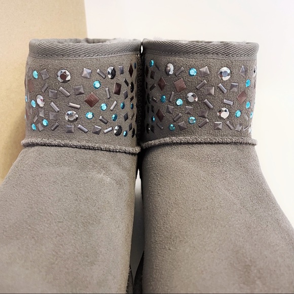 NWT UGG CLASSIC MINI STUD II BOOTS - Picture 7 of 10